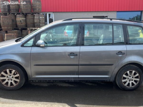 VW Touran 1.6mpi BSE,JJT - Obrázek 9