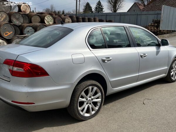 124. ŠKODA SUPERB 2 2.0 TDI CFFB: NA NAHRADNÍ DÍLY - Image 5