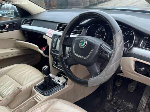 ŠKODA SUPERB 2 COMBI 1.6 TDI CAY: NA NAHRADNÍ DÍLY - Obrázek 7