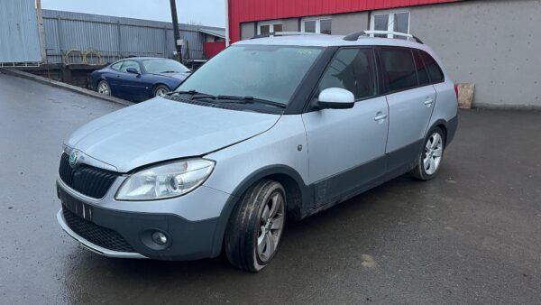 292. ŠKODA FABIA SCOUT II. 2011 1.6 TDI (CAY) - Obrázek 5