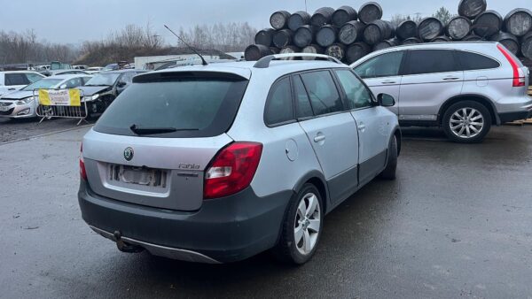292. ŠKODA FABIA SCOUT II. 2011 1.6 TDI (CAY) - Obrázek 6