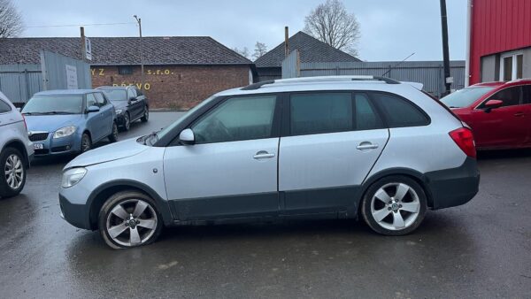 292. ŠKODA FABIA SCOUT II. 2011 1.6 TDI (CAY) - Obrázek 7